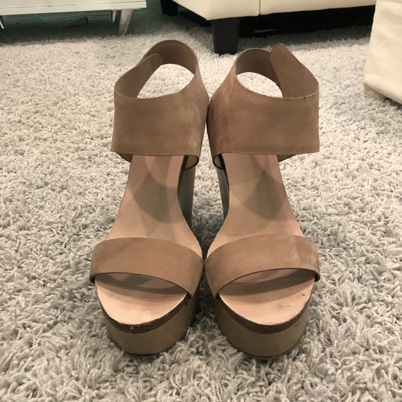 Vince Camuto Wedge - Picture 2 of 5
